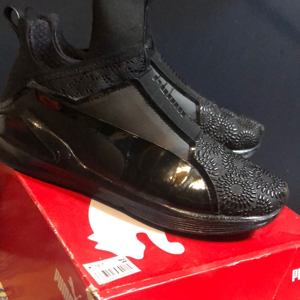 Black dark shadow puma sneakers